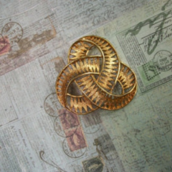 Meet your Posher, Janet - Picture 2 of 5